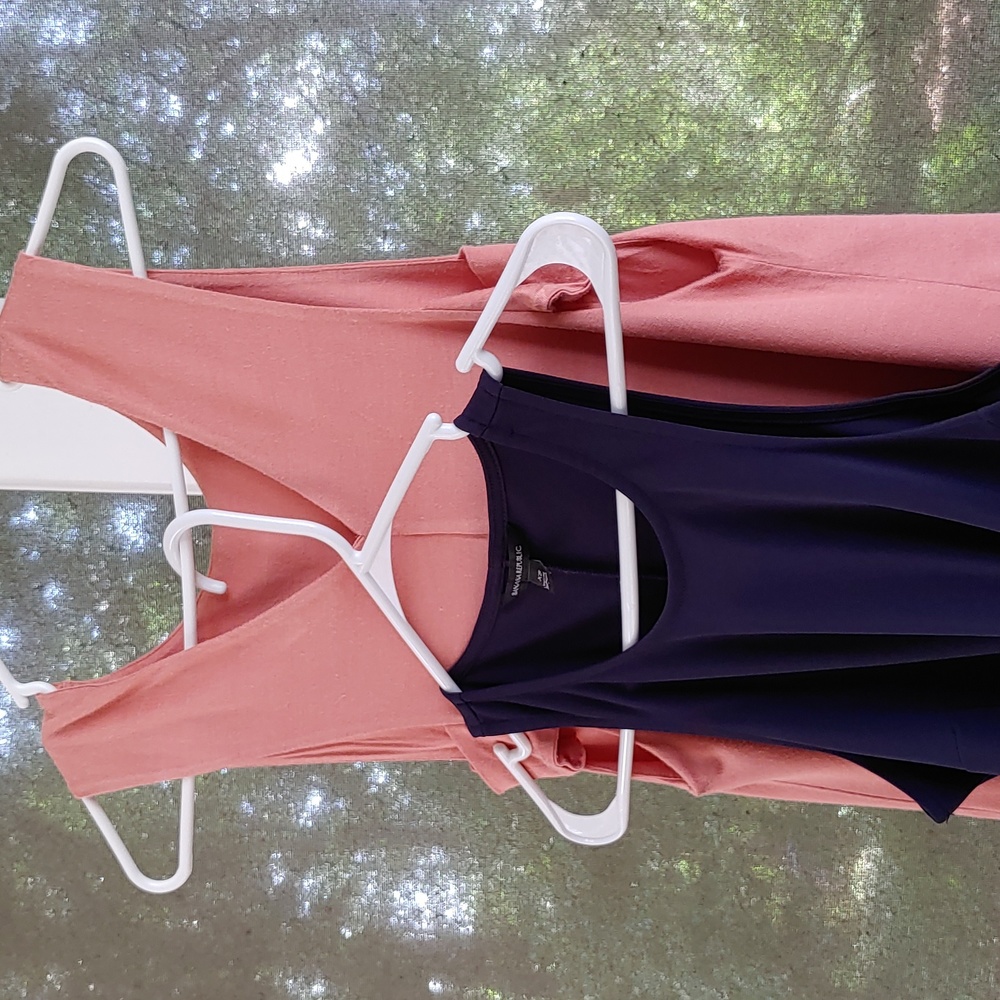 2 Banana Republic dressy tank tops. Size XS. Great condition.